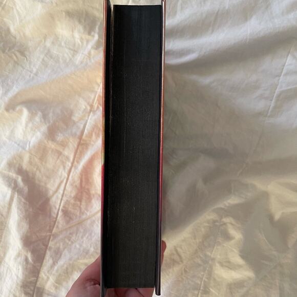 Iron Flame (The Empyrean Book 2) by Rebecca Yarros Limited Edition - Picture 2 of 6